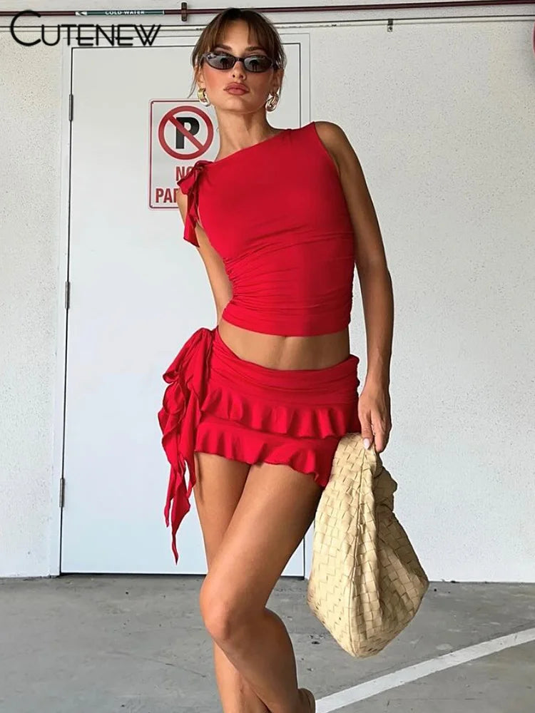Conjunto de dos piezas con cordones y cuello halter para mujer, camisola con tirantes finos, minifalda ajustada a la cadera, ropa de calle, traje de vestir para mujer