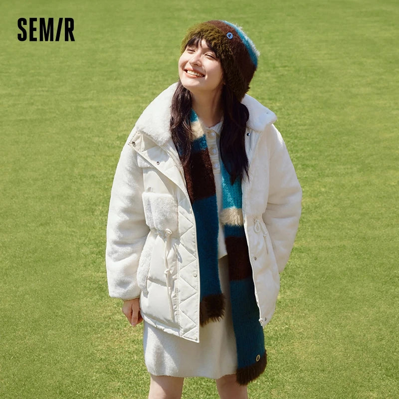 Chaqueta de plumón para mujer, de longitud media, holgada, con empalmes de imitación de piel de conejo, nueva chaqueta fina de invierno con cuello alto y cintura alta.