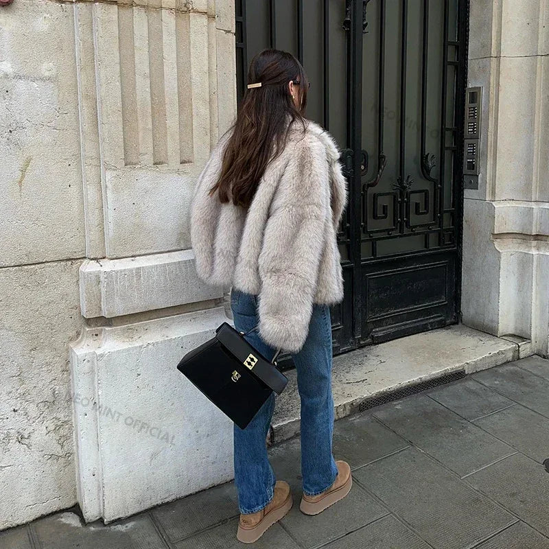 Chaqueta elegante de piel sintética con degradado para chicas de calle, abrigo de piel de zorro esponjoso de marca de moda de invierno para mujer, ropa exterior de lujo para mujer