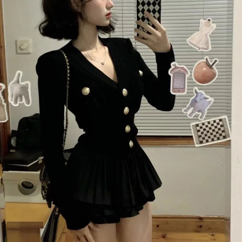 Conjunto de falda de dos piezas de punto de moda coreana de otoño para mujer, suéter informal de un solo pecho con cuello en V y minifalda con volantes, nuevos conjuntos Y2K