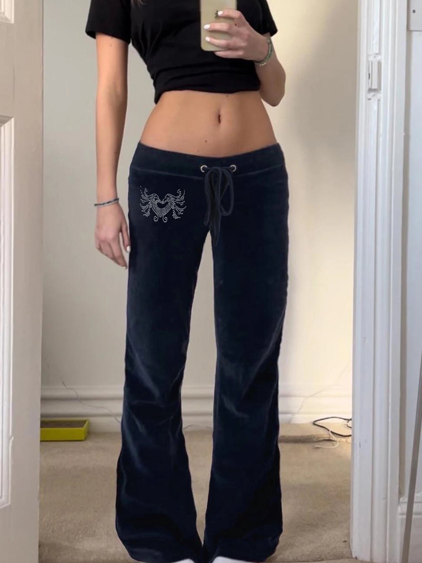 Pantalones acampanados de terciopelo de cintura baja estilo retro americano Y2K para mujer, con cordón ajustable en la cintura, con corazón y diamantes de imitación, bonitos pantalones casuales de calle