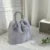 Impresionante bolso de mano tipo cubo de piel sintética de conejo suave para mujer, bolso de hombro de felpa esponjosa de invierno, elegante bolso de fiesta de moda urbana para chicas.