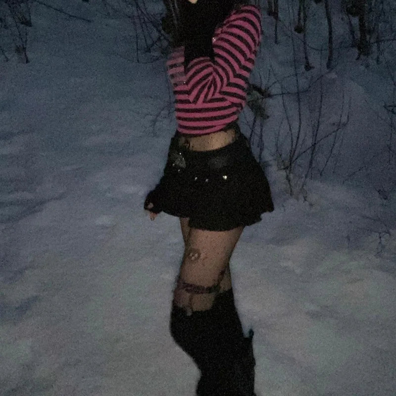 Top corto gótico con calavera y diamantes de imitación, estética de los años 2000, para mujer, camiseta de manga larga a rayas, ropa estética punk oscura de la academia.