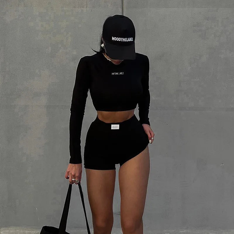 Conjunto deportivo versátil de dos piezas de manga corta, cuello redondo, pantalones cortos 3/4 y estilo europeo y americano para primavera/verano para mujer
