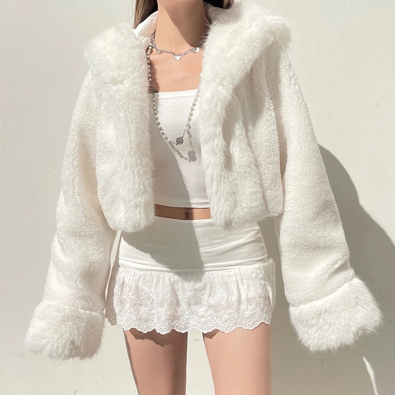 Abrigo con capucha de piel sintética para mujer, moda urbana, chaqueta de nieve blanca y esponjosa, prendas de vestir ajustadas y cálidas para invierno, conjuntos elegantes para dama.