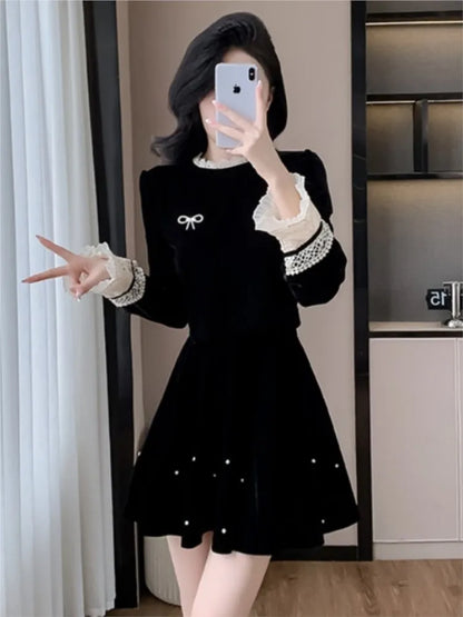 Conjunto elegante de falda de terciopelo de dos piezas para otoño, minifalda con top corto de retazos de encaje de manga larga para mujer, moda coreana Y2K, conjuntos elegantes