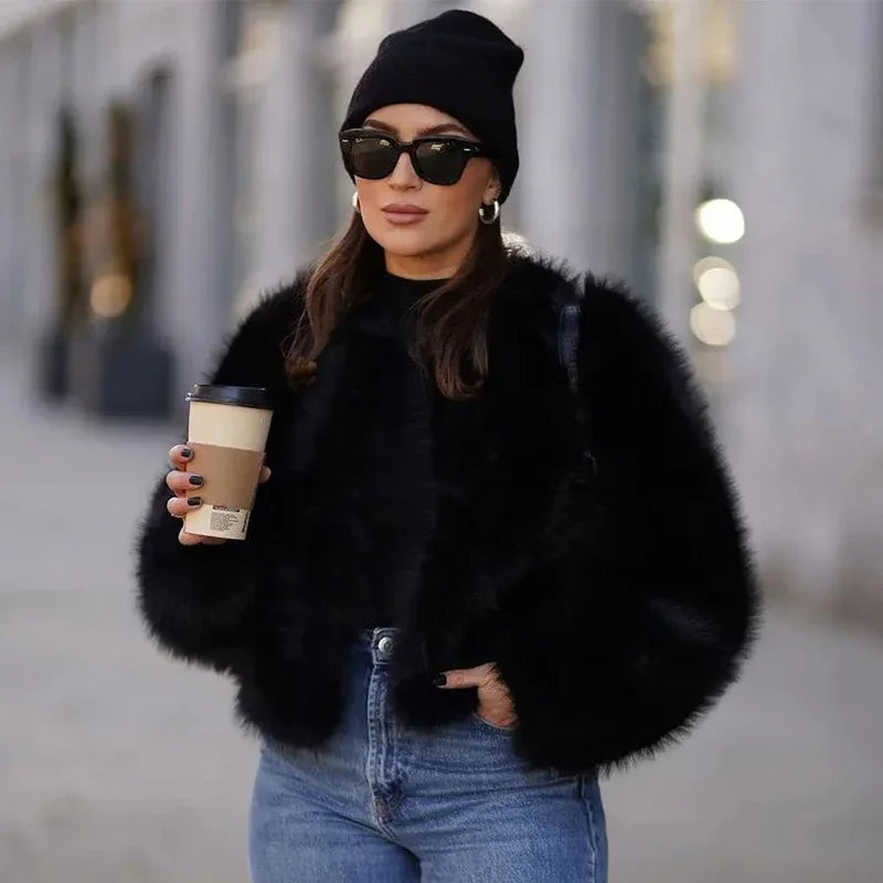 Abrigo de piel sintética corto Gardient de la marca de lujo de la Semana de la Moda Callejera icónica para mujer, chaqueta de piel corta y esponjosa de invierno para niñas.