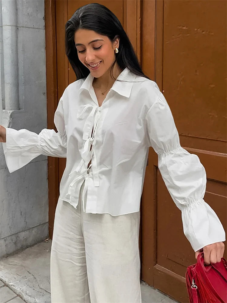Blusa de gasa con cordones y aberturas para mujer, blusa de manga larga con solapa y parches, estilo vendaje, ropa de abrigo blanca para mujer