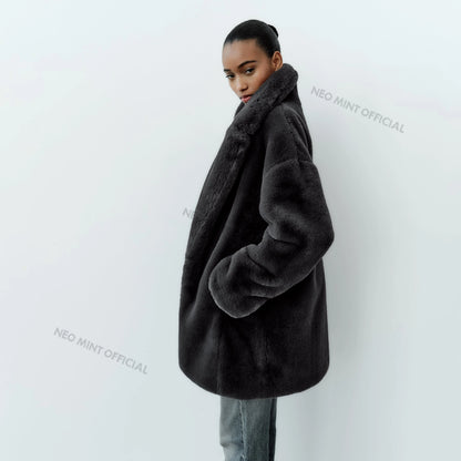 Abrigo de piel sintética de conejo para mujer, chaqueta gruesa y cálida de diseñador de marca, abrigo clásico gris oscuro con cuello de piel