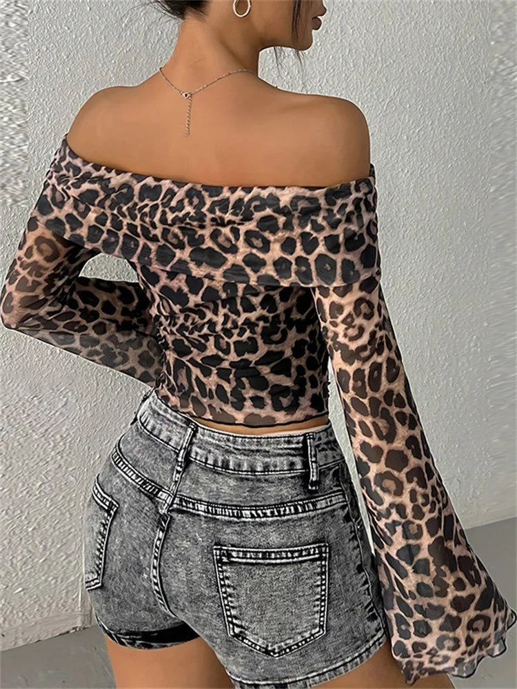 Camiseta de malla con estampado de leopardo para mujer, top corto Y2k de manga larga con hombros descubiertos, camiseta ajustada con contraste para mujer