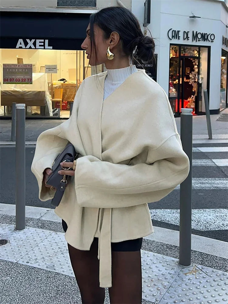 Abrigo blanco con cordones y cuello en V para mujer, holgado, de calle, de manga larga, con parches, para otoño, estilo vendaje, nuevo