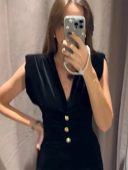 Elegante vestido largo plisado de terciopelo con escote en V para mujer, elegante vestido de noche vintage ajustado negro con una sola botonadura de metal sin mangas para mujer