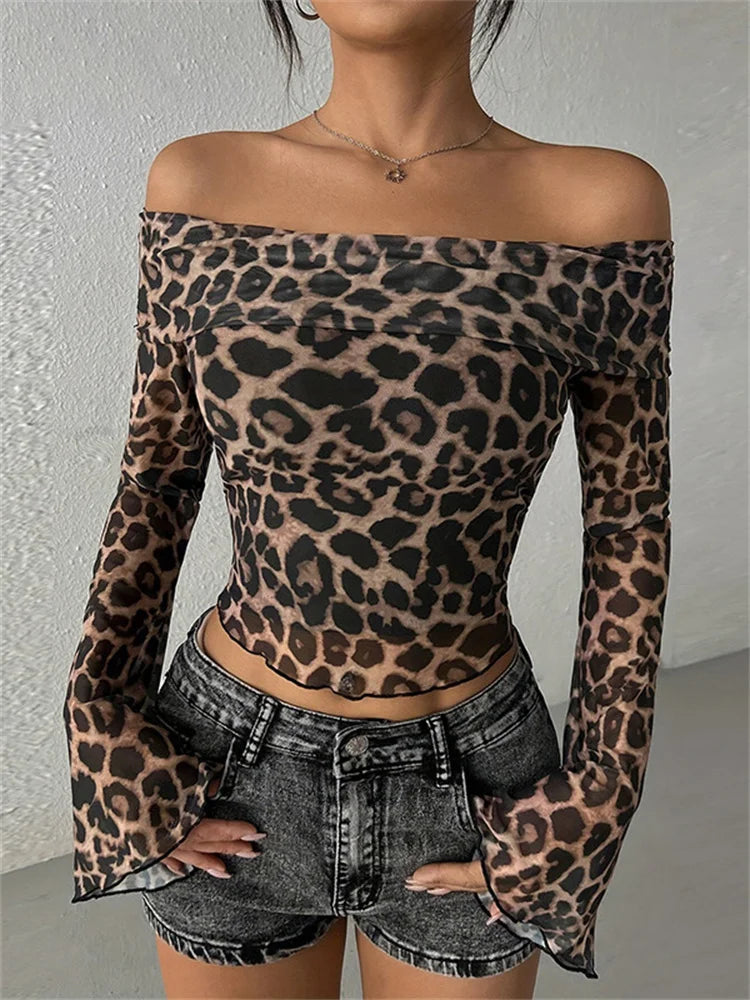 Camiseta de malla con estampado de leopardo para mujer, top corto Y2k de manga larga con hombros descubiertos, camiseta ajustada con contraste para mujer