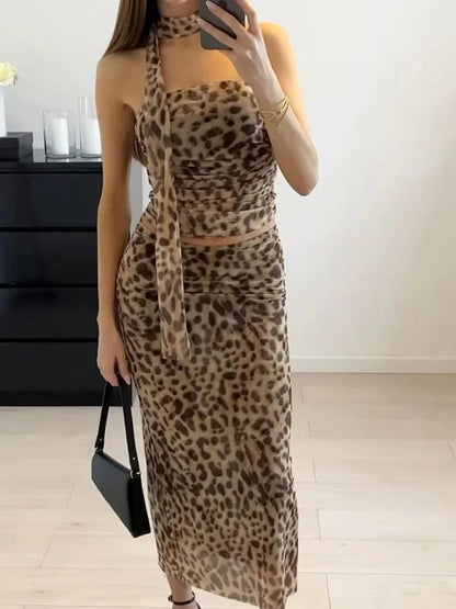 Conjunto de dos piezas informal de verano para mujer, con top de tul con estampado de leopardo, hombros descubiertos y falda recta con estampado de leopardo