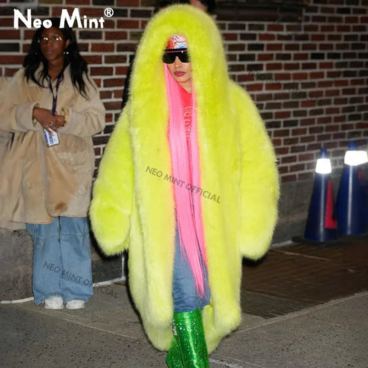 Chaqueta larga con capucha de piel sintética de marca de lujo para mujer, abrigo grueso verde neón de Nicki Minaj.