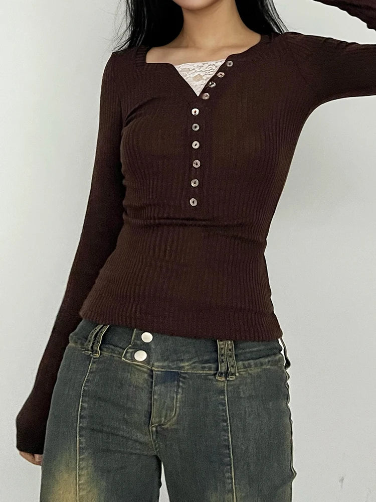 Camiseta básica ajustada de manga larga con encaje de contraste y retazos acanalados para mujer, color marrón, estilo retro americano, para primavera y otoño.