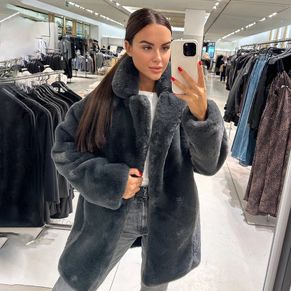 Abrigo de piel sintética de conejo para mujer, chaqueta gruesa y cálida de diseñador de marca, abrigo clásico gris oscuro con cuello de piel