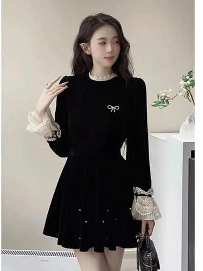 Conjunto elegante de falda de terciopelo de dos piezas para otoño, minifalda con top corto de retazos de encaje de manga larga para mujer, moda coreana Y2K, conjuntos elegantes