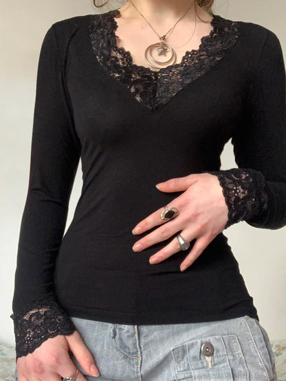 Camiseta de encaje negro con cuello en V para mujer, lisa, ajustada, básica, de manga larga, combina con todo, otoño, nueva
