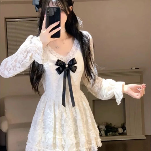 Elegantes minivestidos de encaje para mujer, cuello en V, manga larga, volantes, corte en A, otoño, nuevo, dulce, moda coreana, vestido de fiesta, vestidos femeninos