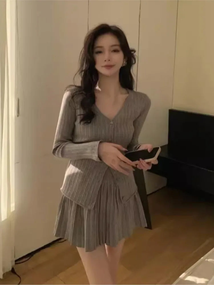 Conjunto de falda de punto de dos piezas Y2K de otoño, cárdigan liso de un solo pecho con cuello en V, minifalda plisada, traje elegante coreano, conjuntos de tejido