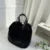 Impresionante bolso de mano tipo cubo de piel sintética de conejo suave para mujer, bolso de hombro de felpa esponjosa de invierno, elegante bolso de fiesta de moda urbana para chicas.
