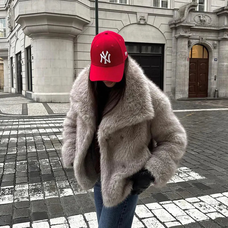 Abrigo de piel sintética con cuello cuadrado y esponjoso para mujer, estilo blogger icónico de invierno, chaqueta de piel de zorro para chicas, ropa de abrigo elegante y atractiva.