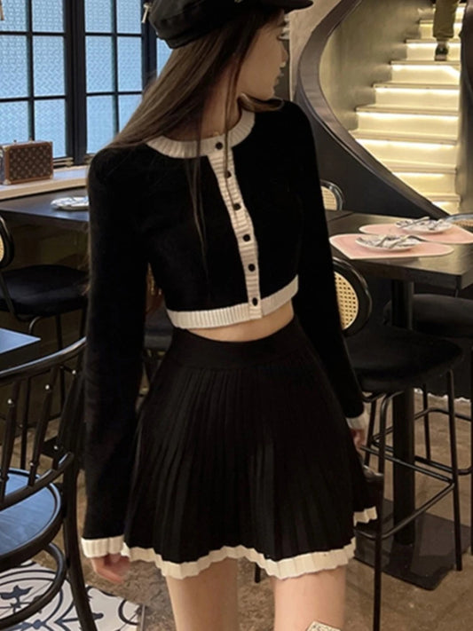 Conjunto de dos piezas de punto dulce para mujer, top corto de manga larga con botonadura sencilla y minifalda plisada, moda kawaii para otoño y primavera.