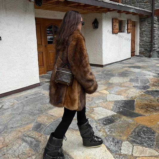 Abrigo largo de piel sintética de marca de lujo para mujer, chaqueta de invierno marrón vintage con degradado, gruesa y cálida, de piel esponjosa