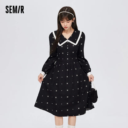 Vestido de mujer con mangas abullonadas y estampado completo, negro, de invierno, con solapa de encaje.