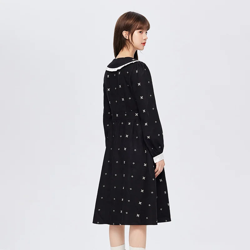 Vestido de mujer con mangas abullonadas y estampado completo, negro, de invierno, con solapa de encaje.