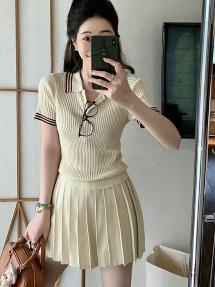 Conjunto de falda de punto de dos piezas para mujer, top de manga corta con cuello vuelto y minifalda plisada, moda coreana, otoño