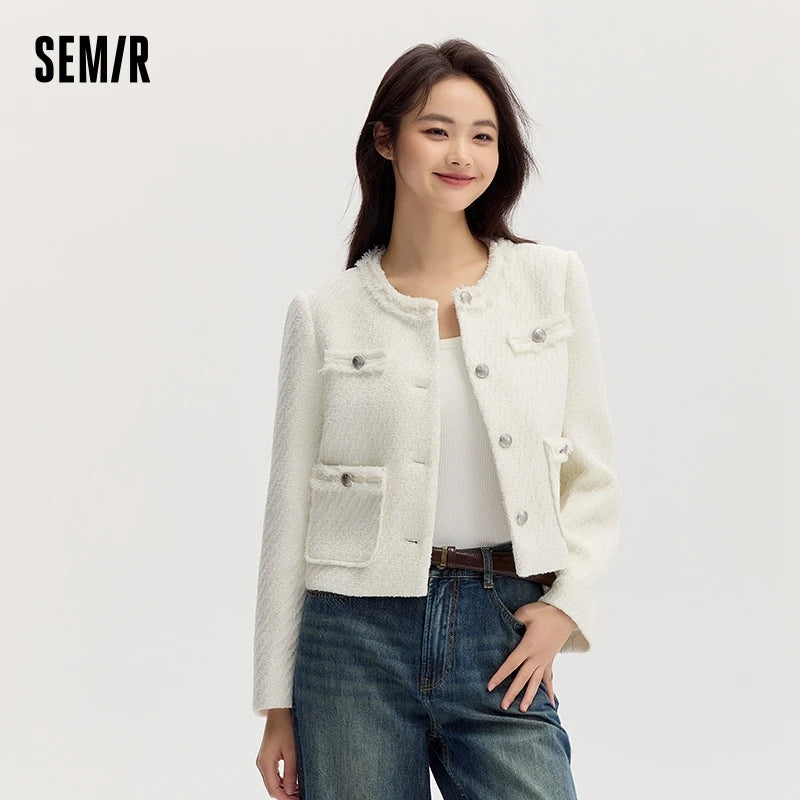 Abrigo de mujer de manga corta con hombreras y borlas, elegante, nuevo, estilo pequeño en color carbón, chaqueta ajustada.