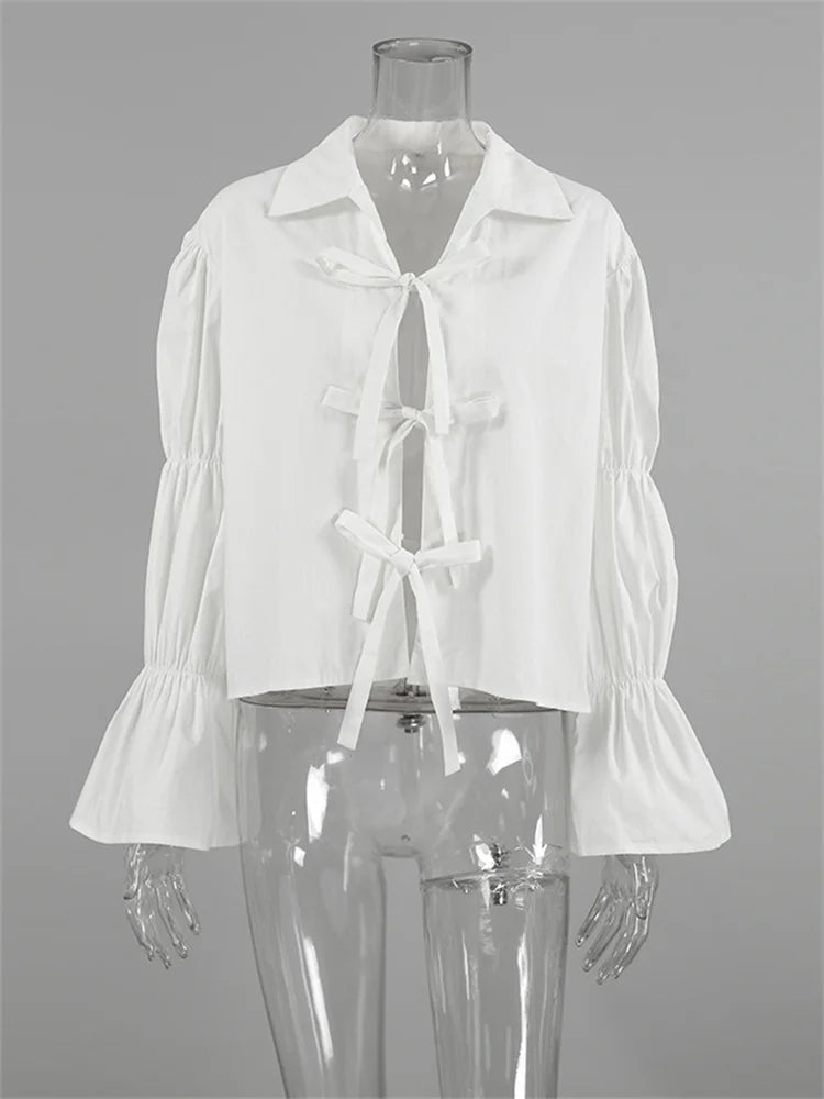 Blusa de gasa con cordones y aberturas para mujer, blusa de manga larga con solapa y parches, estilo vendaje, ropa de abrigo blanca para mujer
