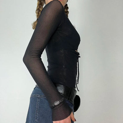 Elegante top negro sexy con corte frontal para mujer, camiseta de malla de manga larga con cuello en V, estilo halter, estilo vintage ajustado para otoño.