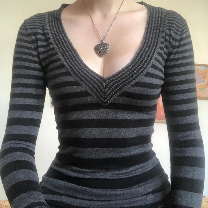 Camiseta vintage Y2K Grunge Emo de los años 00, con rayas negras y grises, cuello en V, manga larga, estilo jersey, estilo retro chic de otoño para mujer, estilo gótico.