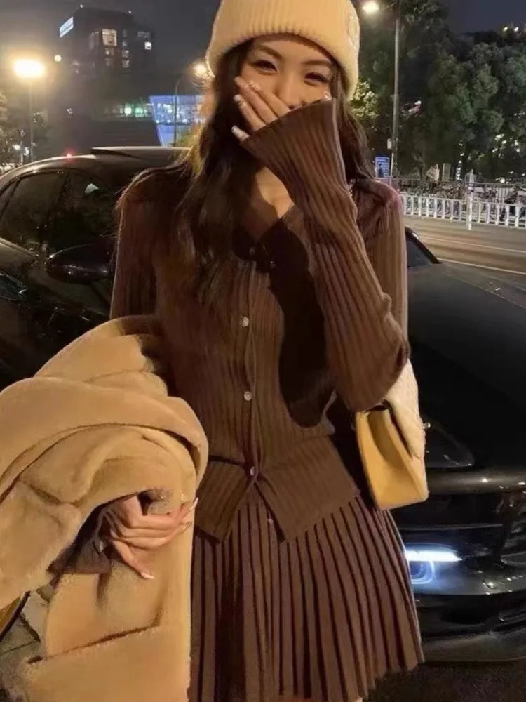 Conjunto de falda de punto de dos piezas Y2K de otoño, cárdigan liso de un solo pecho con cuello en V, minifalda plisada, traje elegante coreano, conjuntos de tejido