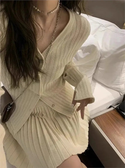 Conjunto de falda de punto de dos piezas Y2K de otoño, cárdigan liso de un solo pecho con cuello en V, minifalda plisada, traje elegante coreano, conjuntos de tejido