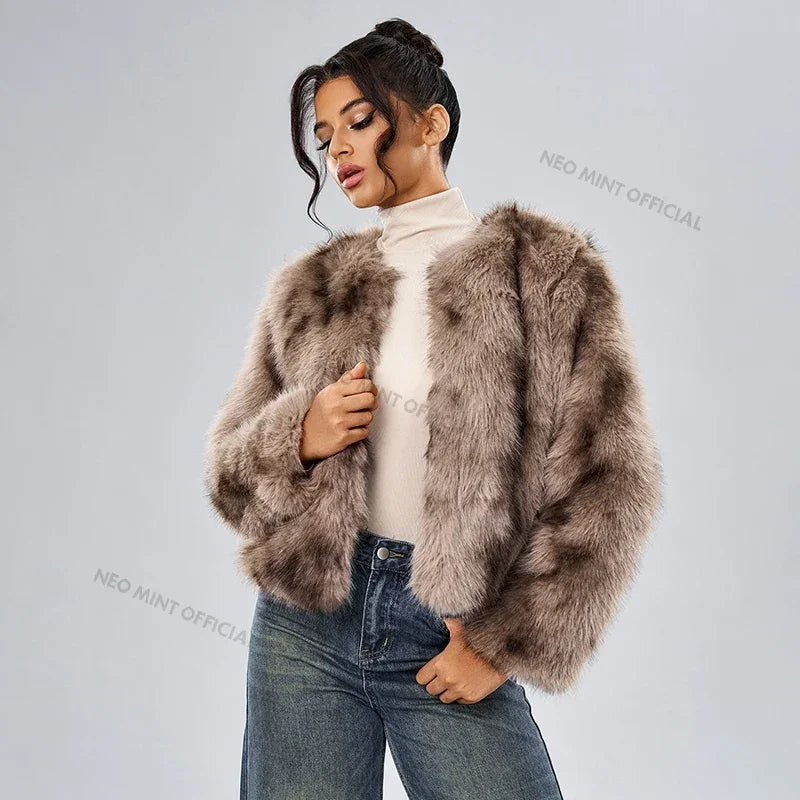Abrigo de piel sintética de zorro esponjoso de invierno para mujer, marca de moda urbana, abrigo elegante para niñas, chaqueta corta y cálida de piel peluda