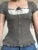 Camiseta elegante para mujer, con retazos de encaje, cuello cuadrado, de punto, dobladillo con volantes, Y2K, color gris