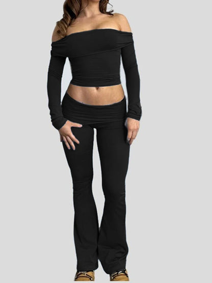 Conjunto de 2 piezas de camiseta y pantalón acampanado de manga larga con hombros descubiertos y fruncido para mujer
