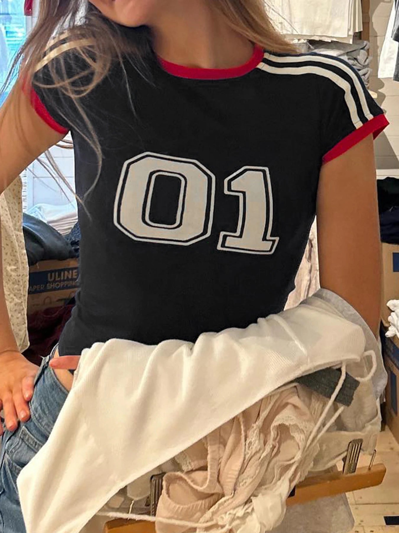 Camiseta de manga corta con estampado digital Y2K para mujer, con ribete en contraste, cuello redondo, ajustada, informal, estilo preppy, deportiva, de fútbol