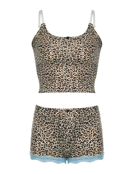 Conjunto de 2 piezas con estampado de leopardo y ribete de encaje en contraste para mujer: camisola corta sin mangas y pantalones cortos ajustados, atuendos para rave baddie.