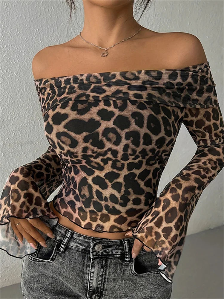 Camiseta de malla con estampado de leopardo para mujer, top corto Y2k de manga larga con hombros descubiertos, camiseta ajustada con contraste para mujer