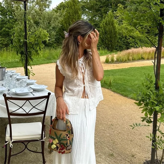 Top corto bordado con adorno de lazo versátil de corte entallado y elegante para mujer de verano.