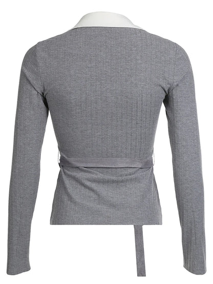 Camiseta básica de manga larga entallada de canalé gris con cinturones y cuello vuelto con parches en contraste para mujer, otoño e invierno