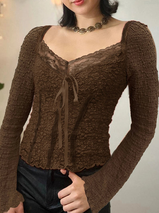 Blusa de manga larga marrón con escote en V y ribete de encaje Hotsweet, con lazo y mangas acampanadas, estilo elegante Y2k para otoño.