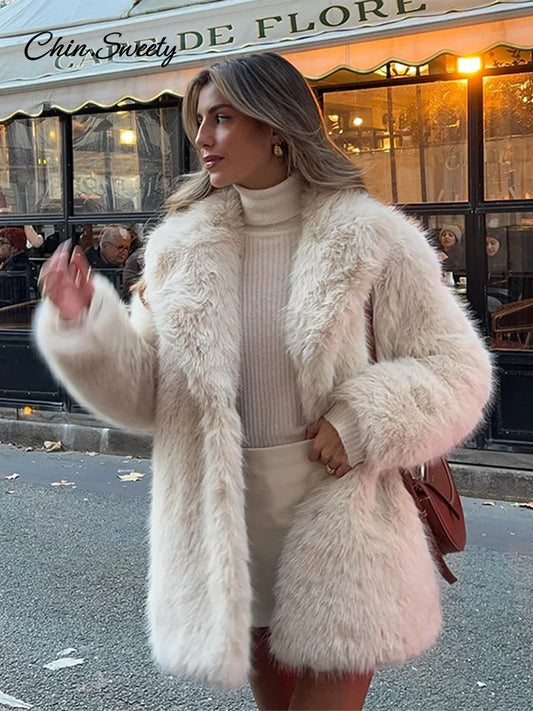 Abrigo de piel sintética esponjoso y liso a la moda para mujer, chaquetas gruesas, cálidas y holgadas de manga larga con solapa, ropa de calle elegante para invierno 2025