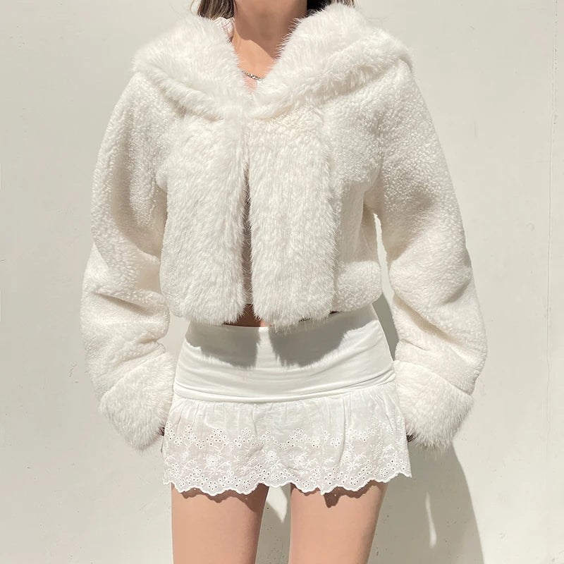 Abrigo con capucha de piel sintética para mujer, moda urbana, chaqueta de nieve blanca y esponjosa, prendas de vestir ajustadas y cálidas para invierno, conjuntos elegantes para dama.