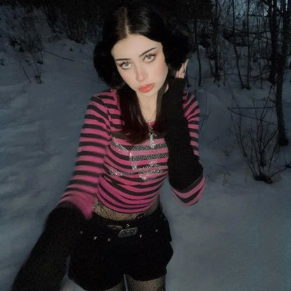 Top corto gótico con calavera y diamantes de imitación, estética de los años 2000, para mujer, camiseta de manga larga a rayas, ropa estética punk oscura de la academia.